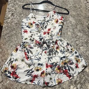 Floral White Romper Bisouxx Size Small